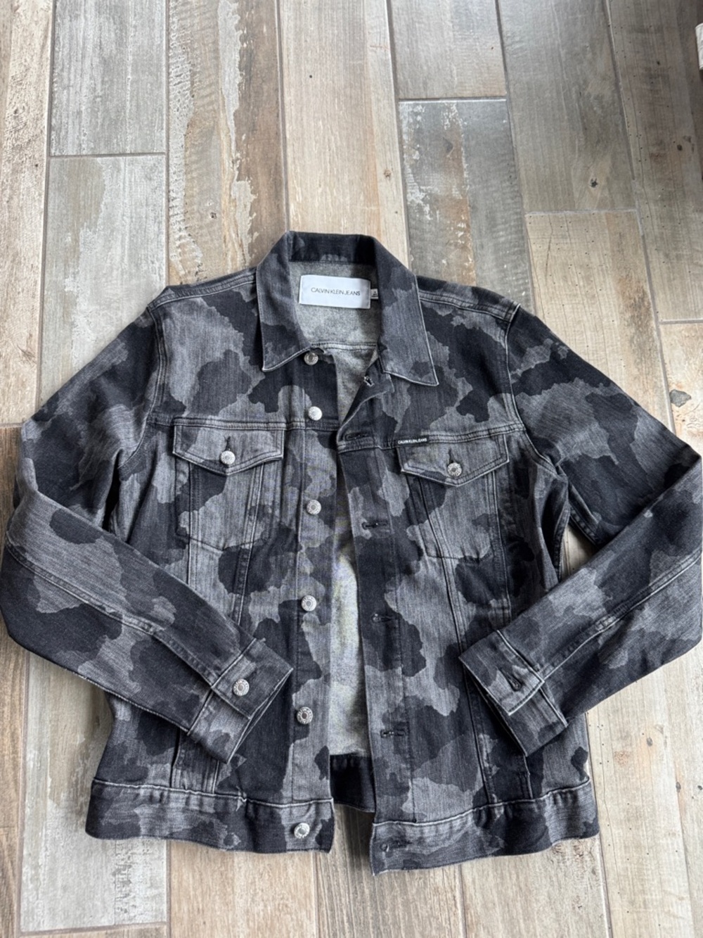 NWT Calvin Klein Men’s Black Camouflage Denim Jacket Trucker Style Medium